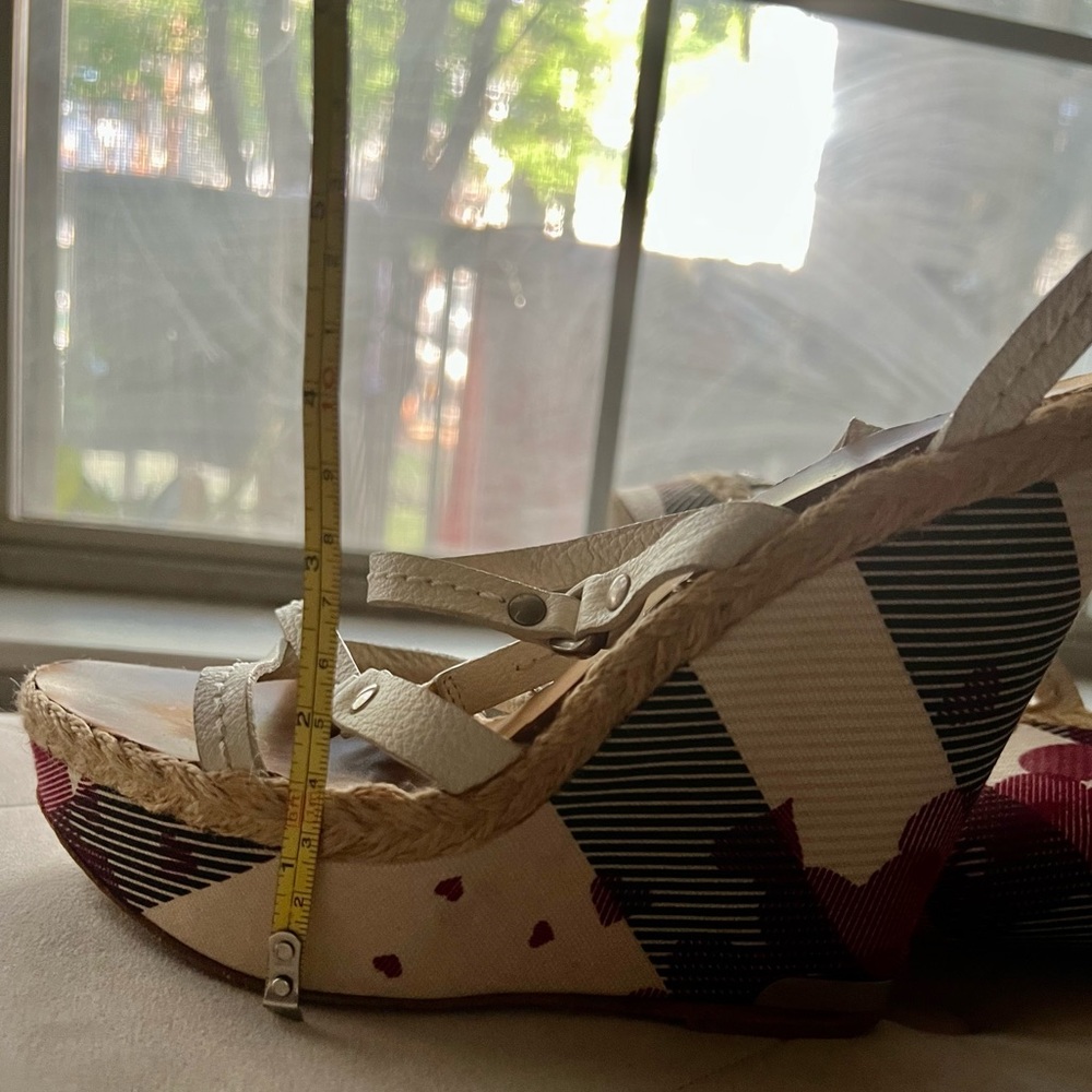 Burberry Sandals - Picture 16 of 16